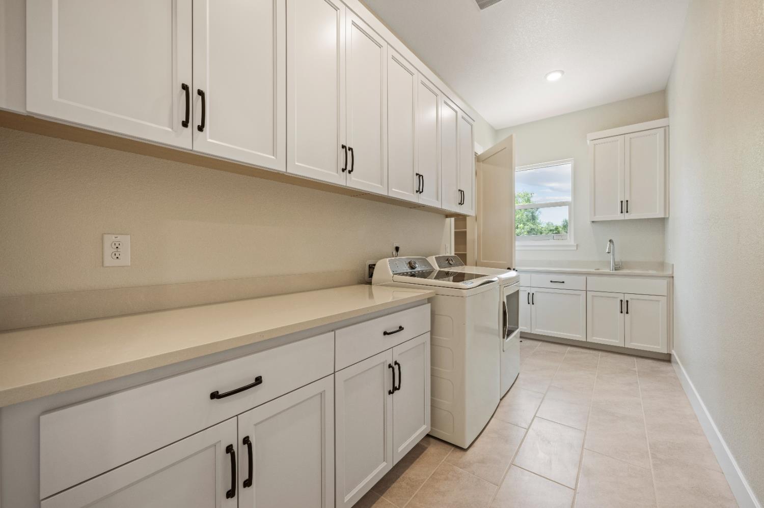 Detail Gallery Image 21 of 47 For 4901 W Hidden Crossing Cir, Granite Bay,  CA 95746 - 3 Beds | 2/1 Baths
