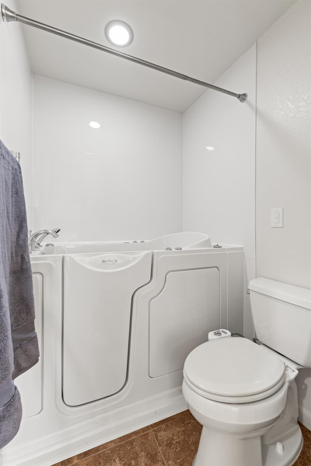 Detail Gallery Image 15 of 26 For 1707 Laehr Dr, Lincoln,  CA 95648 - 2 Beds | 2 Baths