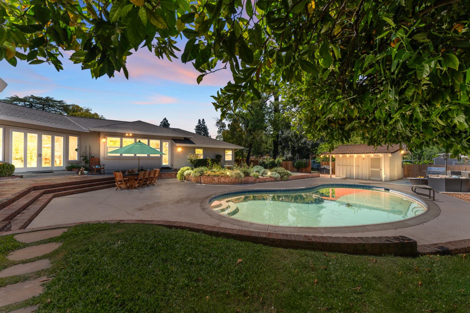 Detail Gallery Image 48 of 56 For 811 Los Molinos Way, Sacramento,  CA 95864 - 4 Beds | 4 Baths