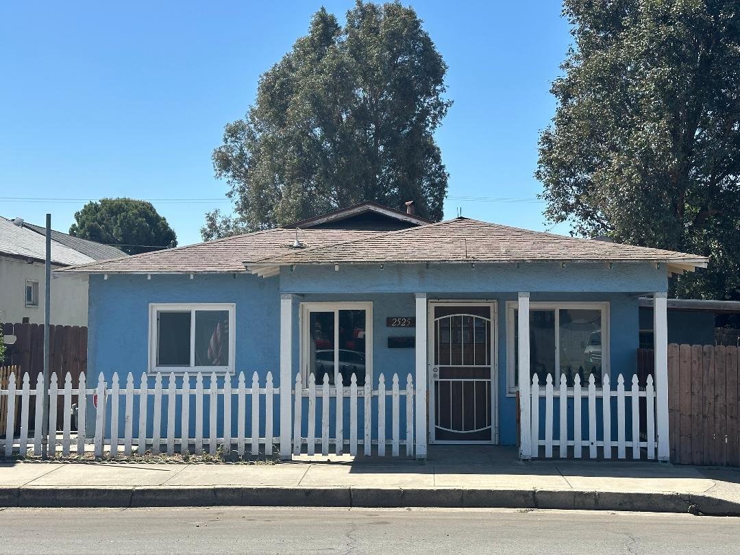 Detail Gallery Image 1 of 26 For 2525 Blossom St, Dos Palos,  CA 93620 - 2 Beds | 2/1 Baths