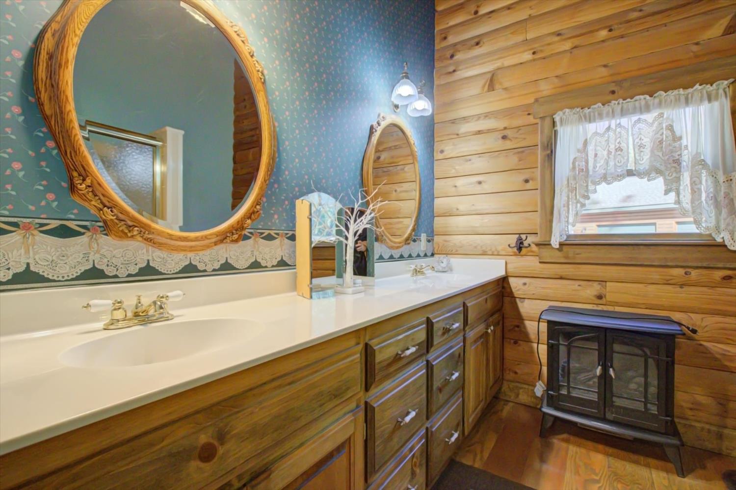 Capitol Drive, Grass Valley, California image 21