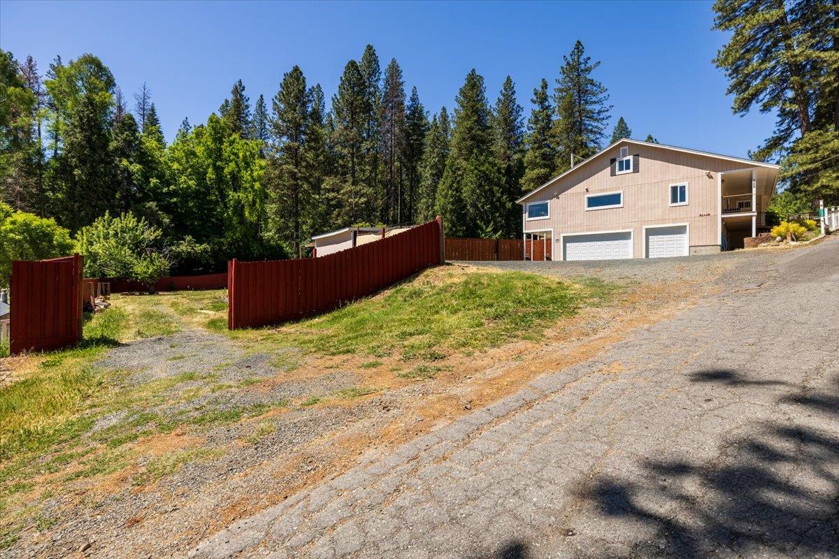 Glenwood Road, Grass Valley, California image 3