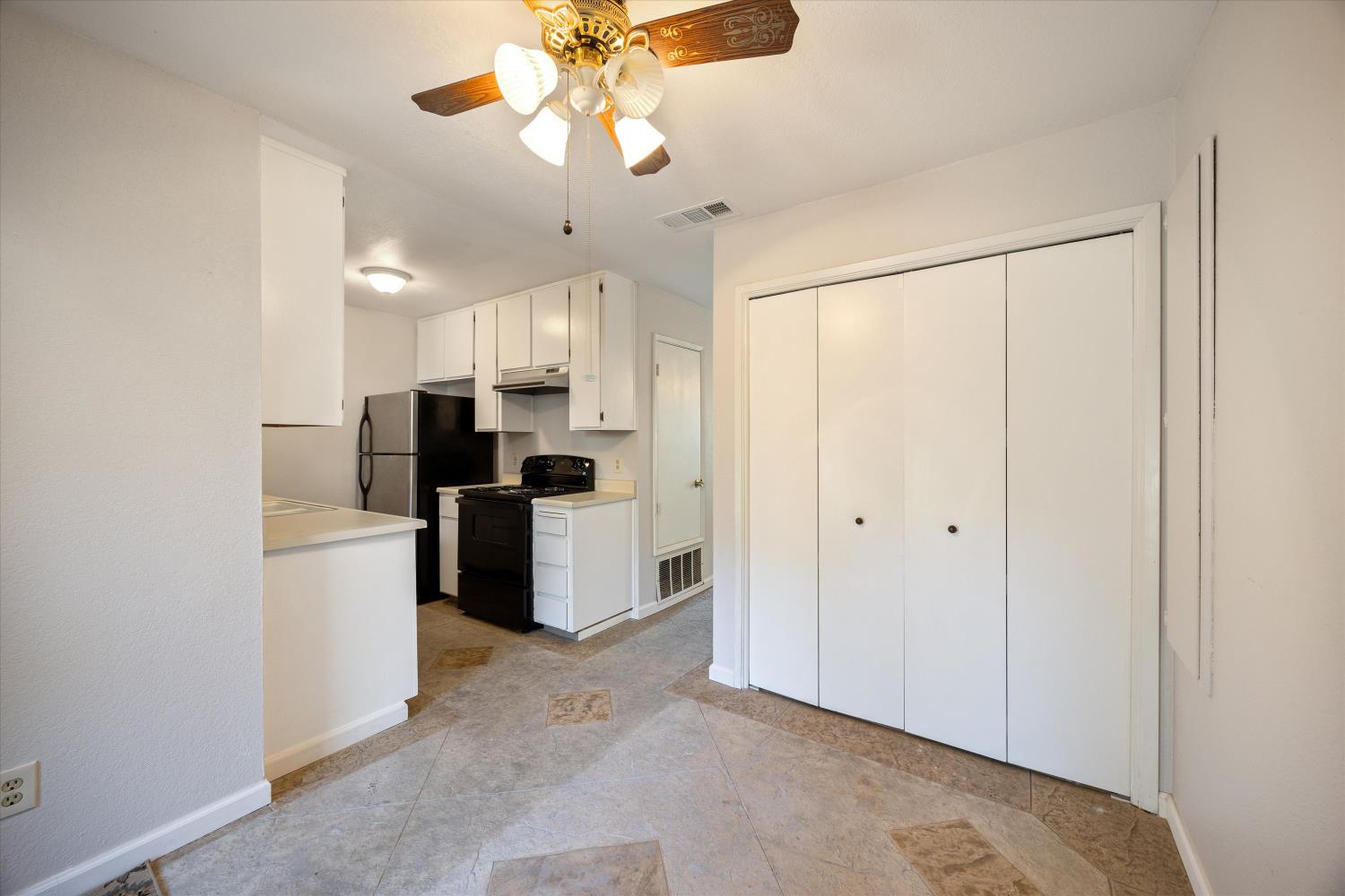 Photo #8: 225067463 Listing: Photo #8