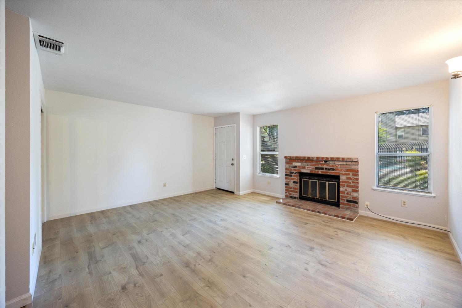 Photo #3: 225067463 Listing 