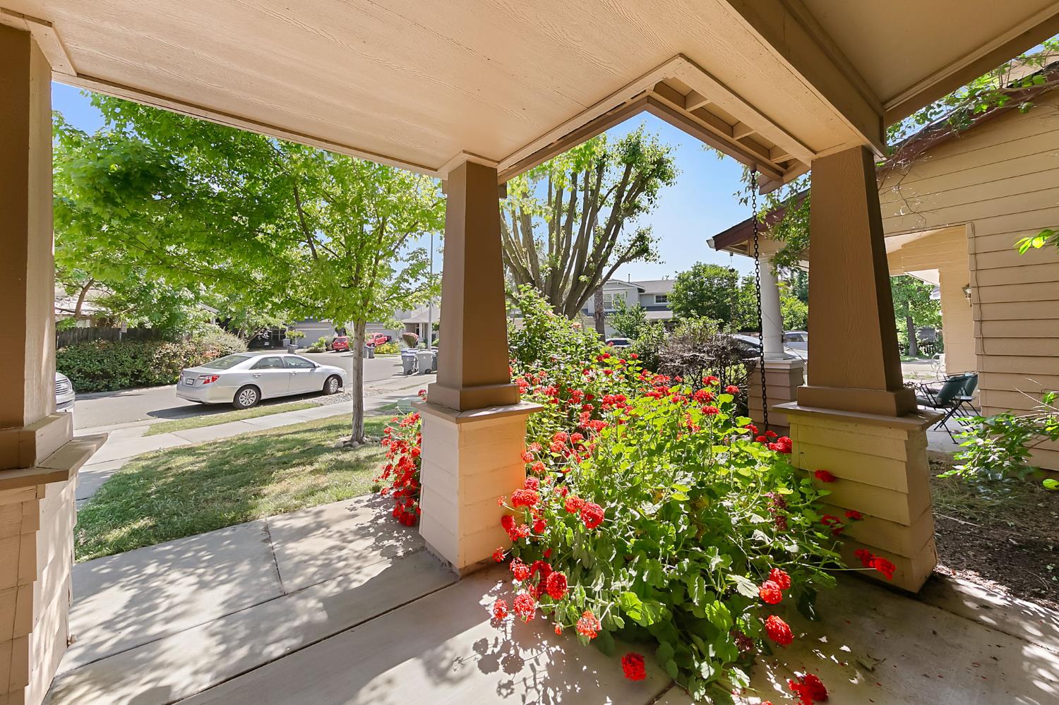Detail Gallery Image 2 of 27 For 2434 Halsey Cir, Davis,  CA 95618 - 3 Beds | 2/1 Baths