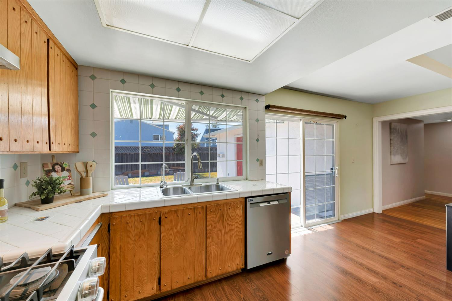 Detail Gallery Image 7 of 29 For 1195 Acadia Ave, Milpitas,  CA 95035 - 3 Beds | 2 Baths