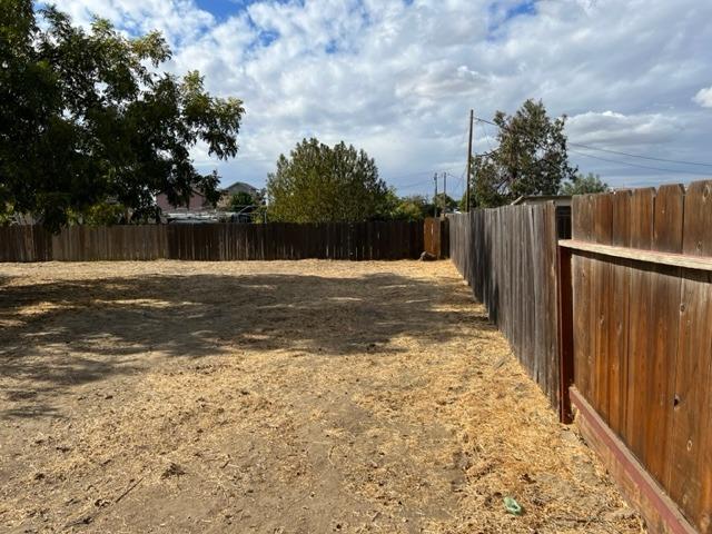 Detail Gallery Image 7 of 9 For 1319 F St, Livingston,  CA 95334 - – Beds | – Baths