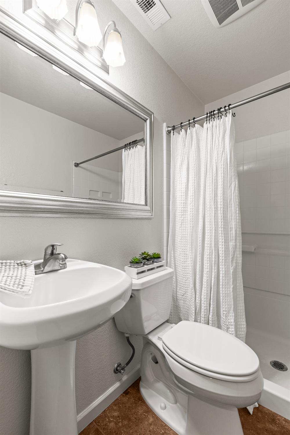 Detail Gallery Image 16 of 26 For 1707 Laehr Dr, Lincoln,  CA 95648 - 2 Beds | 2 Baths
