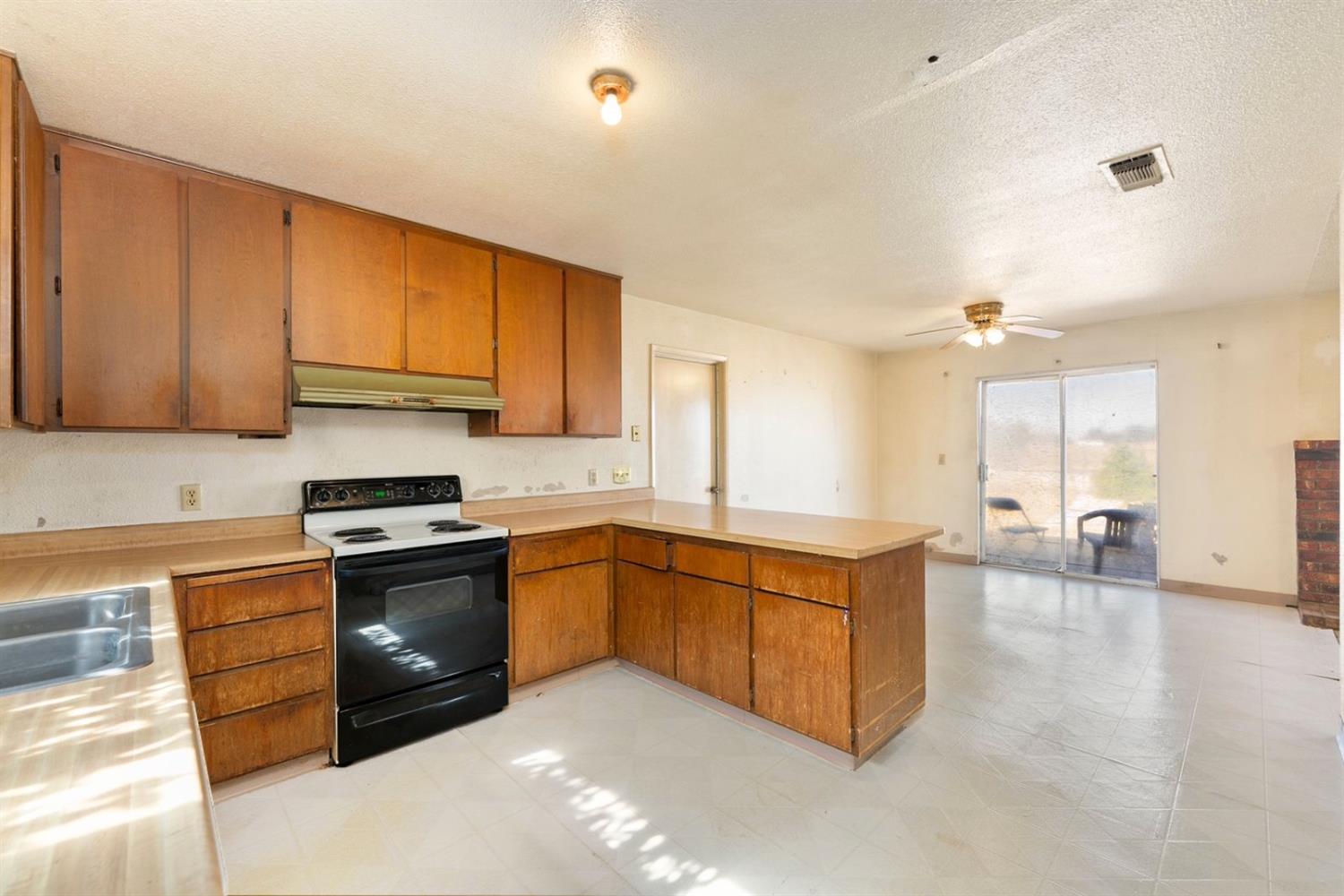 Detail Gallery Image 10 of 47 For 6605 22 St, Rio Linda,  CA 95673 - 4 Beds | 2 Baths