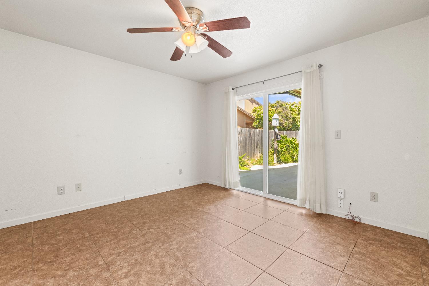 Detail Gallery Image 12 of 26 For 1707 Laehr Dr, Lincoln,  CA 95648 - 2 Beds | 2 Baths