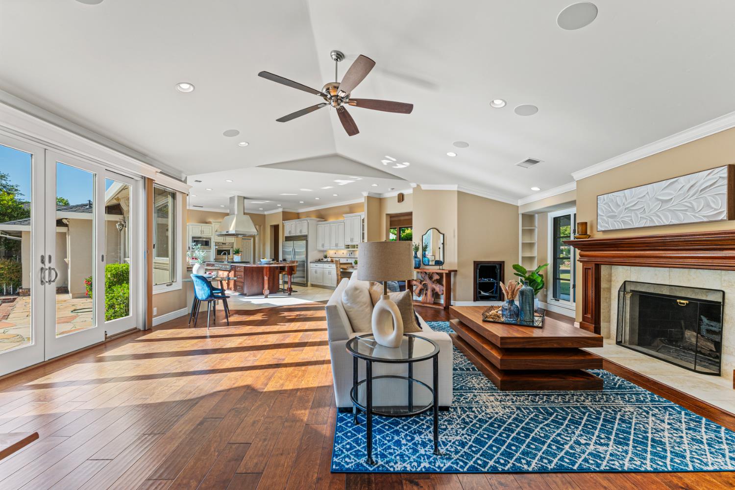 Detail Gallery Image 7 of 56 For 811 Los Molinos Way, Sacramento,  CA 95864 - 4 Beds | 4 Baths
