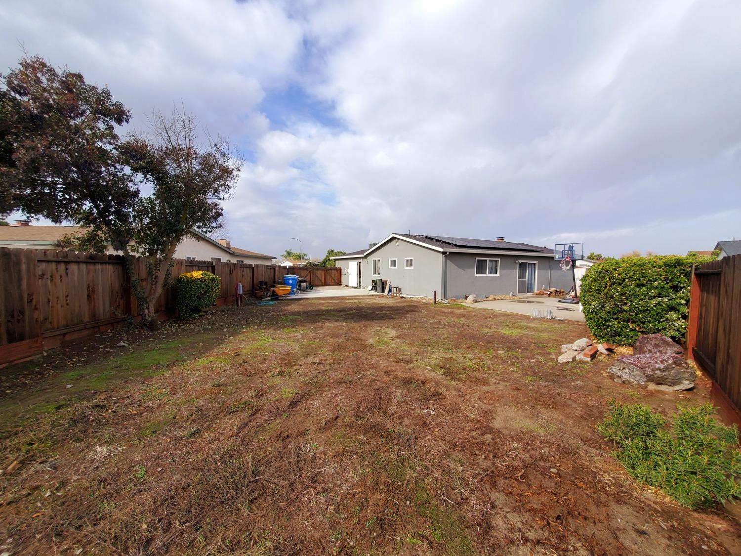 La Playa Court, Manteca, California image 15