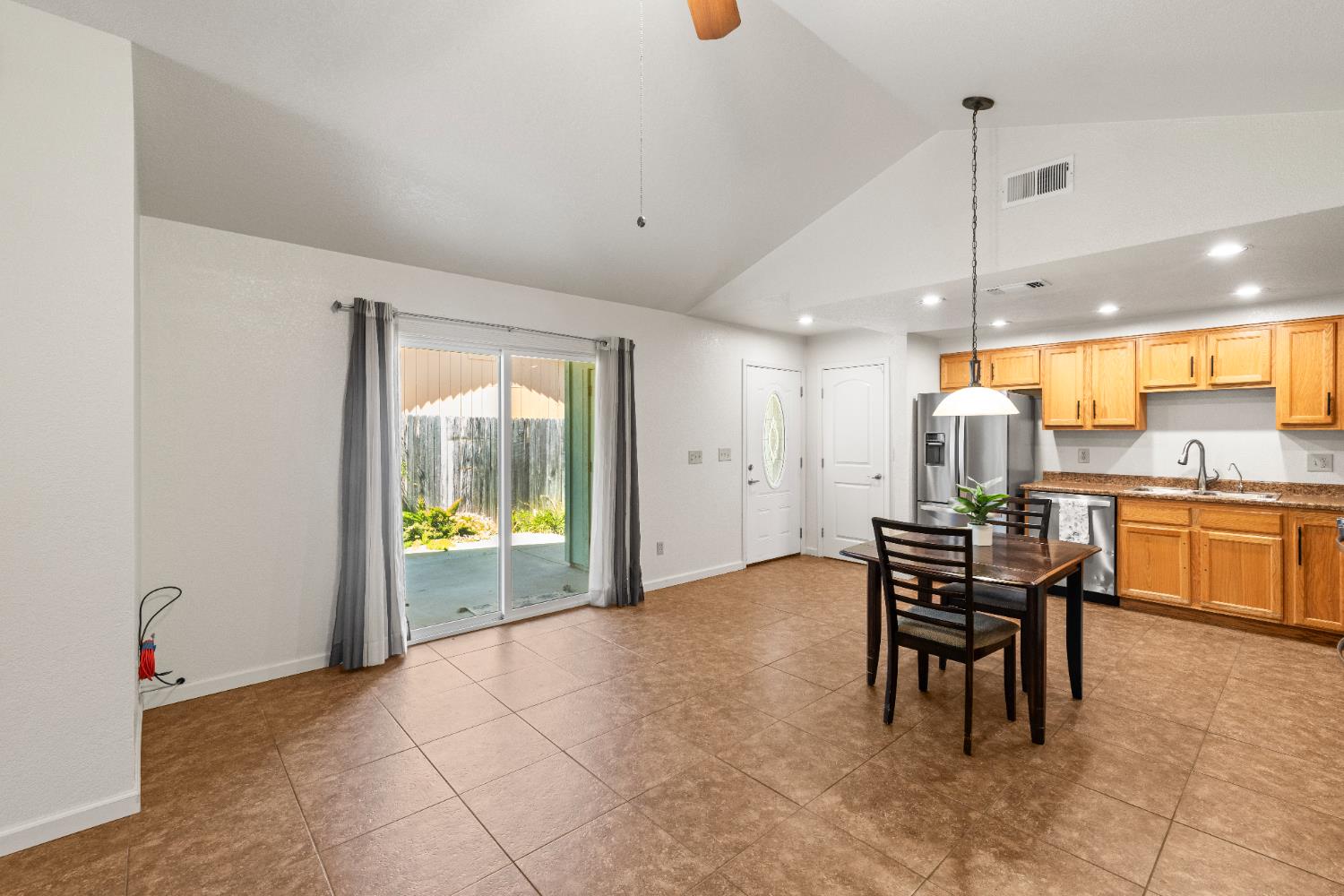 Detail Gallery Image 11 of 26 For 1707 Laehr Dr, Lincoln,  CA 95648 - 2 Beds | 2 Baths