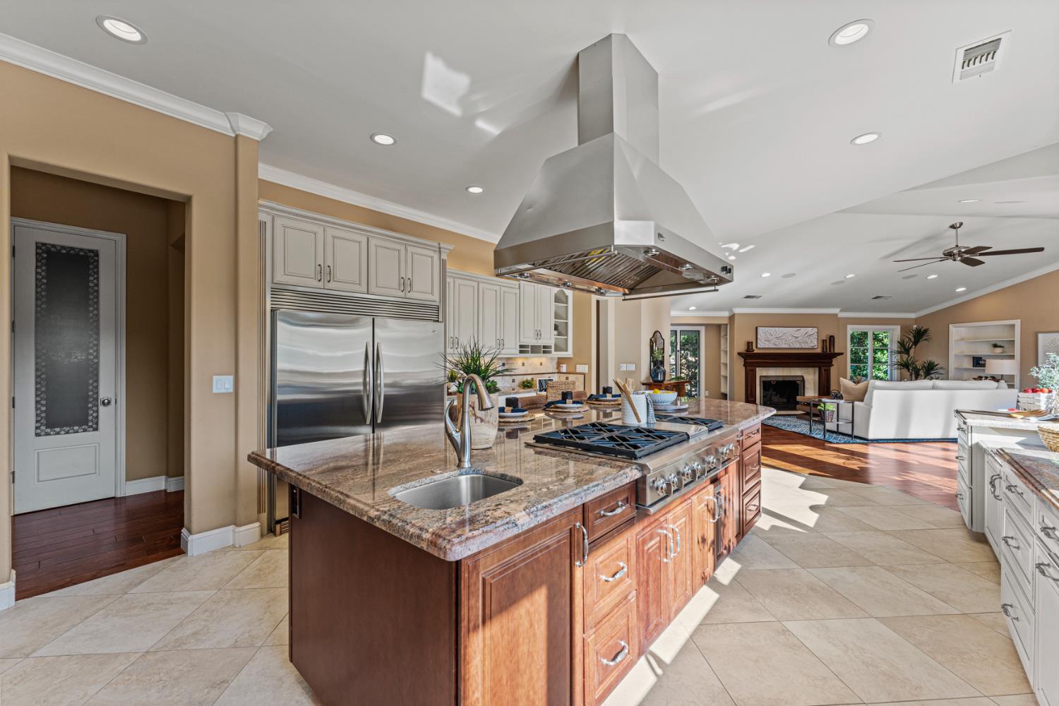 Detail Gallery Image 16 of 56 For 811 Los Molinos Way, Sacramento,  CA 95864 - 4 Beds | 4 Baths