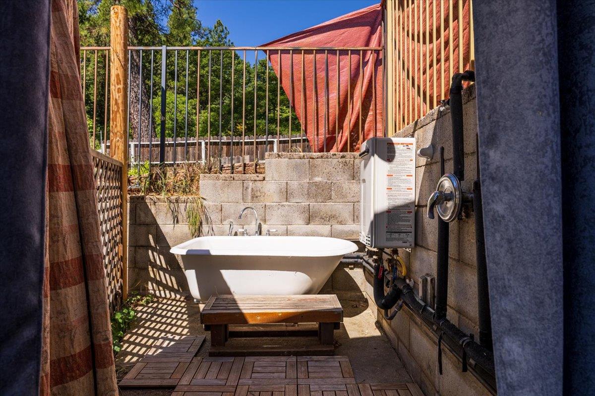 Glenwood Road, Grass Valley, California image 34