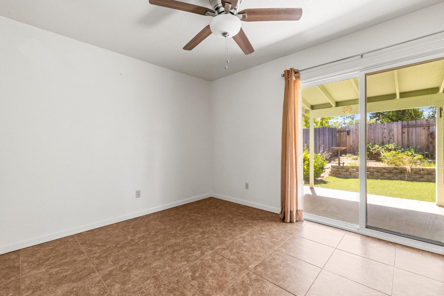 Detail Gallery Image 17 of 26 For 1707 Laehr Dr, Lincoln,  CA 95648 - 2 Beds | 2 Baths