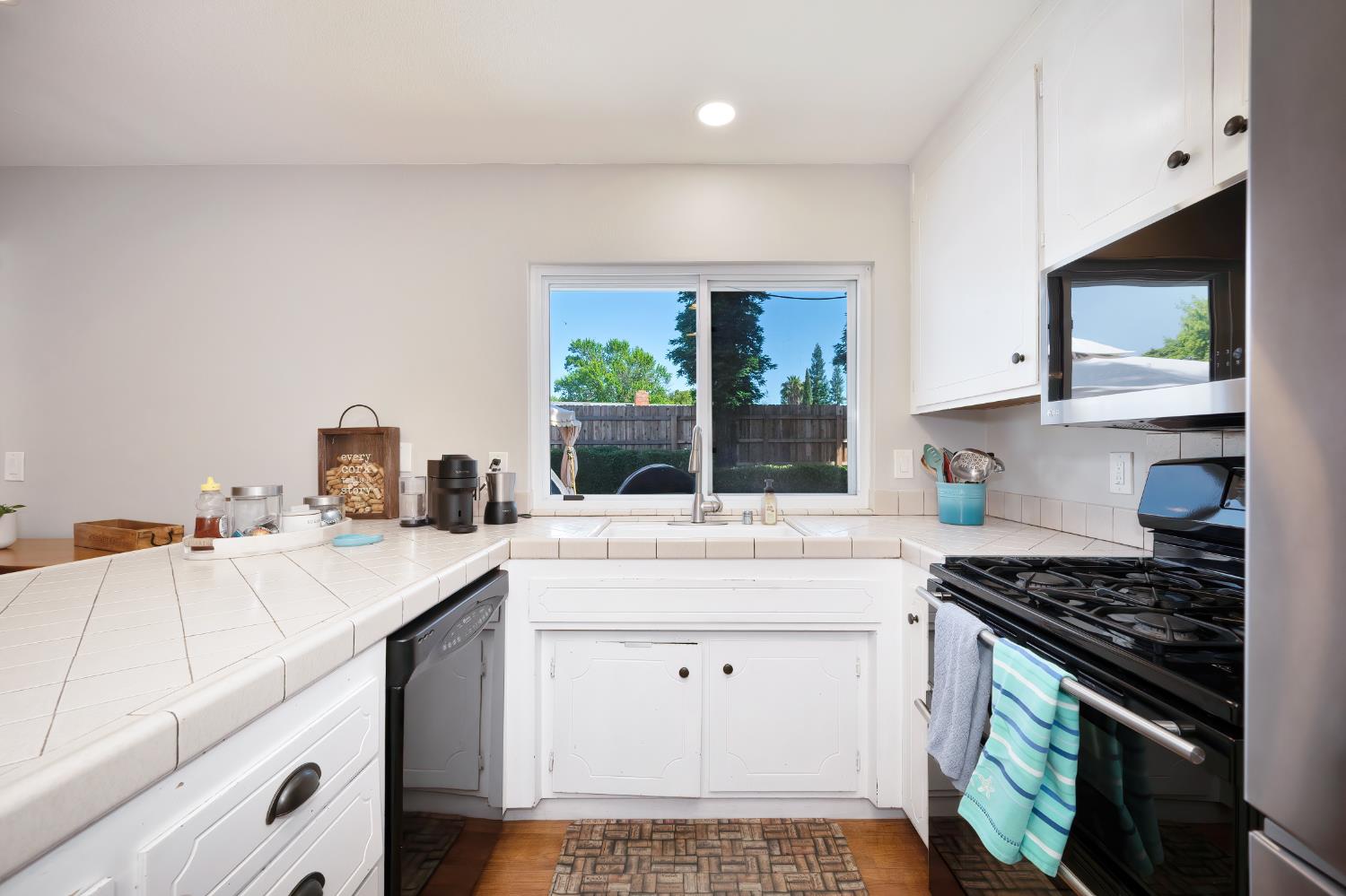 El Carrilo Court, Elk Grove, California image 21
