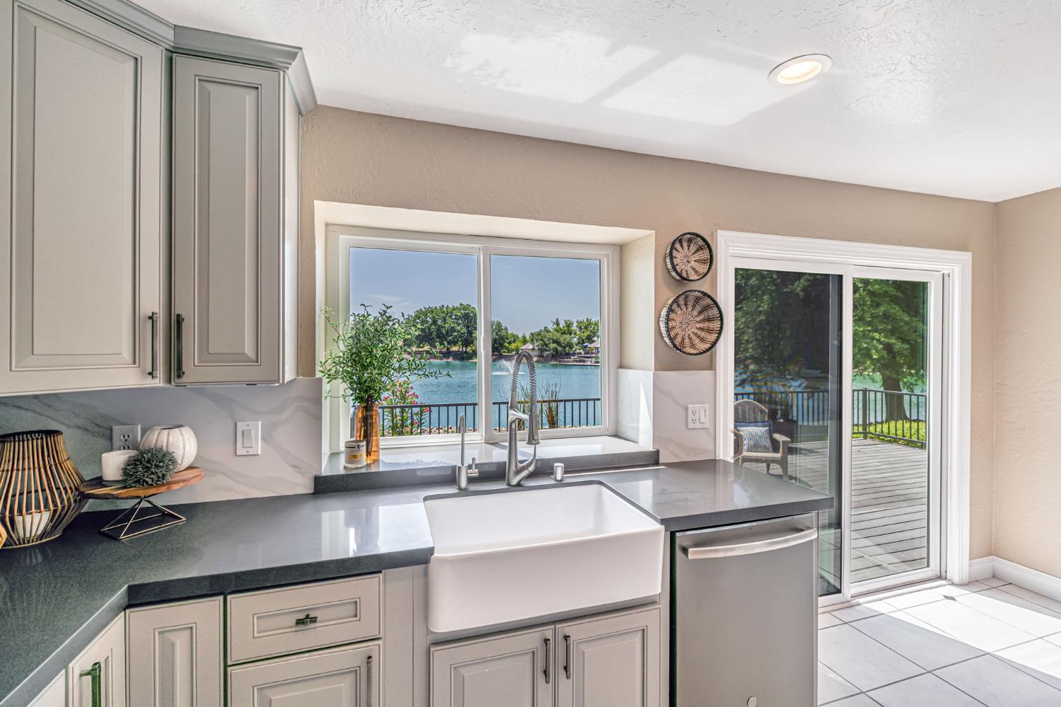 Photo #8: 225064524 Listing: Photo #8