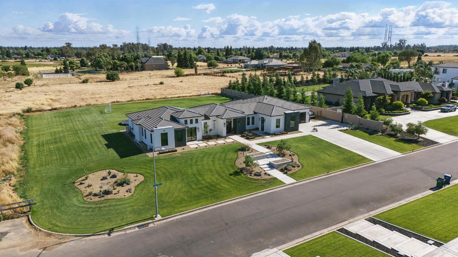 Sorrento Court, Merced, California image 39