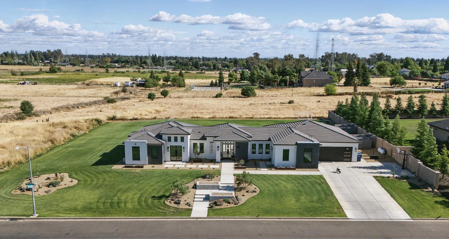 Sorrento Court, Merced, California image 37