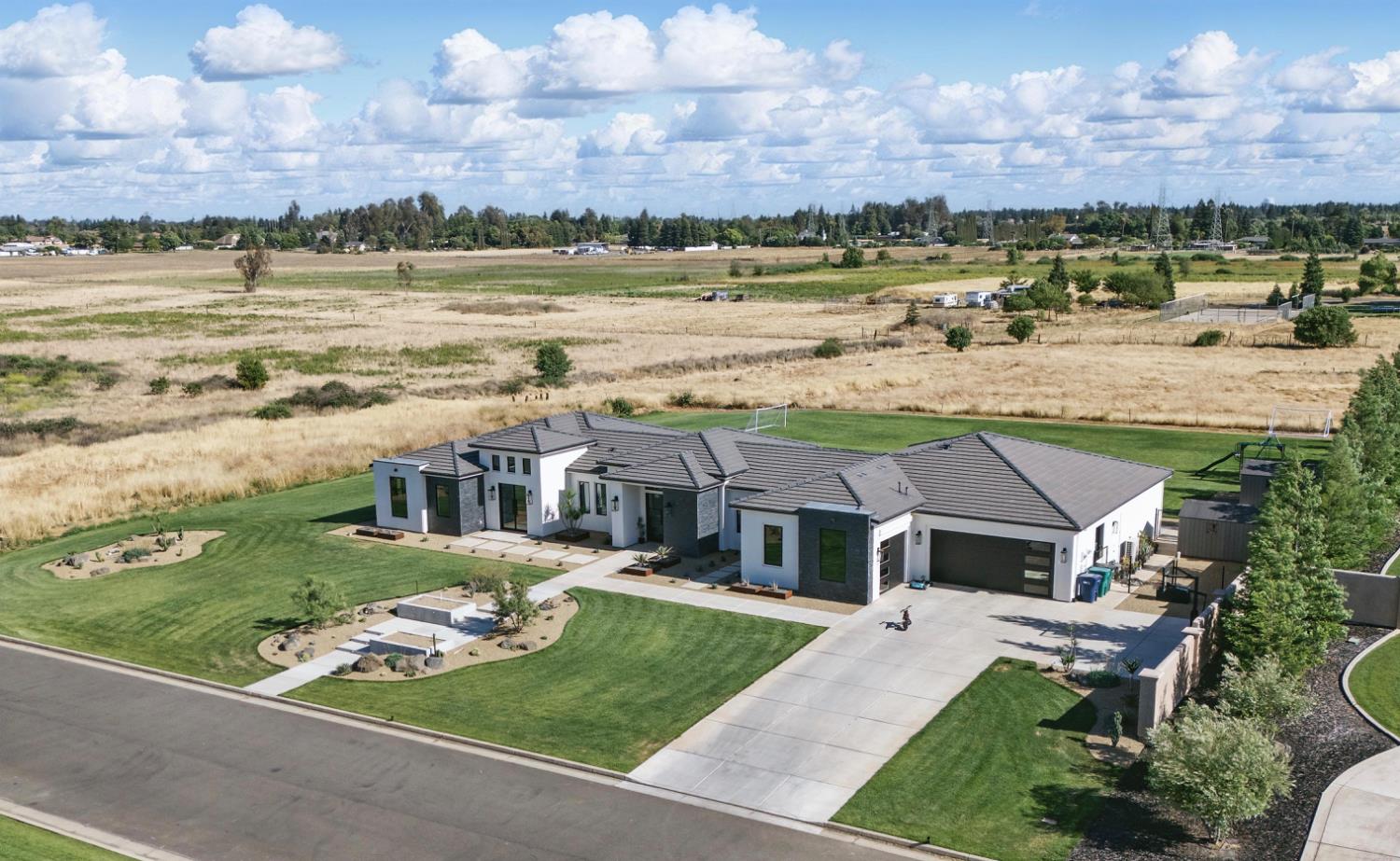 Sorrento Court, Merced, California image 38