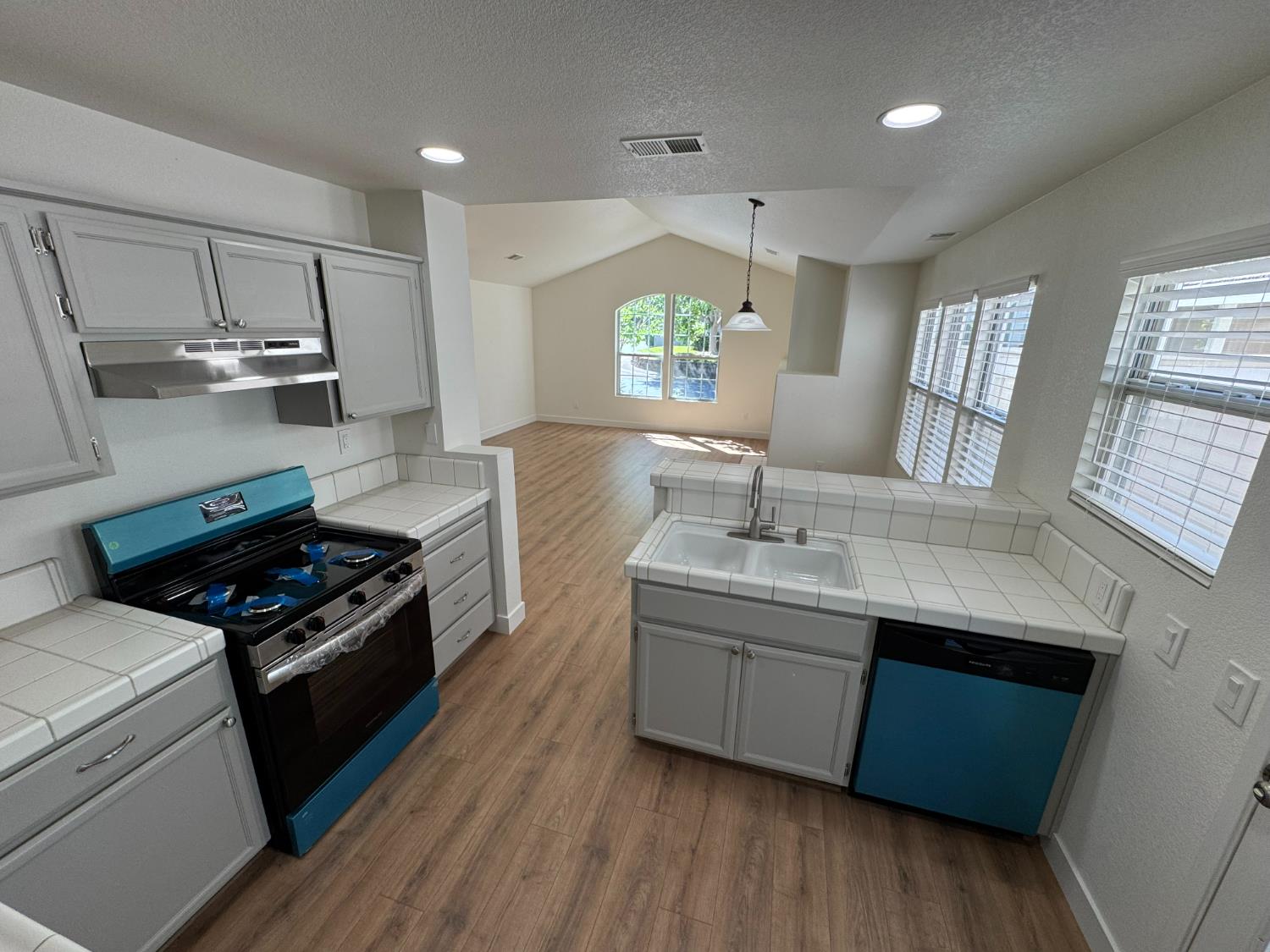 Sandy Creek Drive, Folsom, California image 4