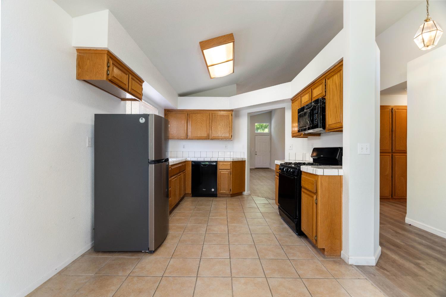 Ariel Court, Elk Grove, California image 4