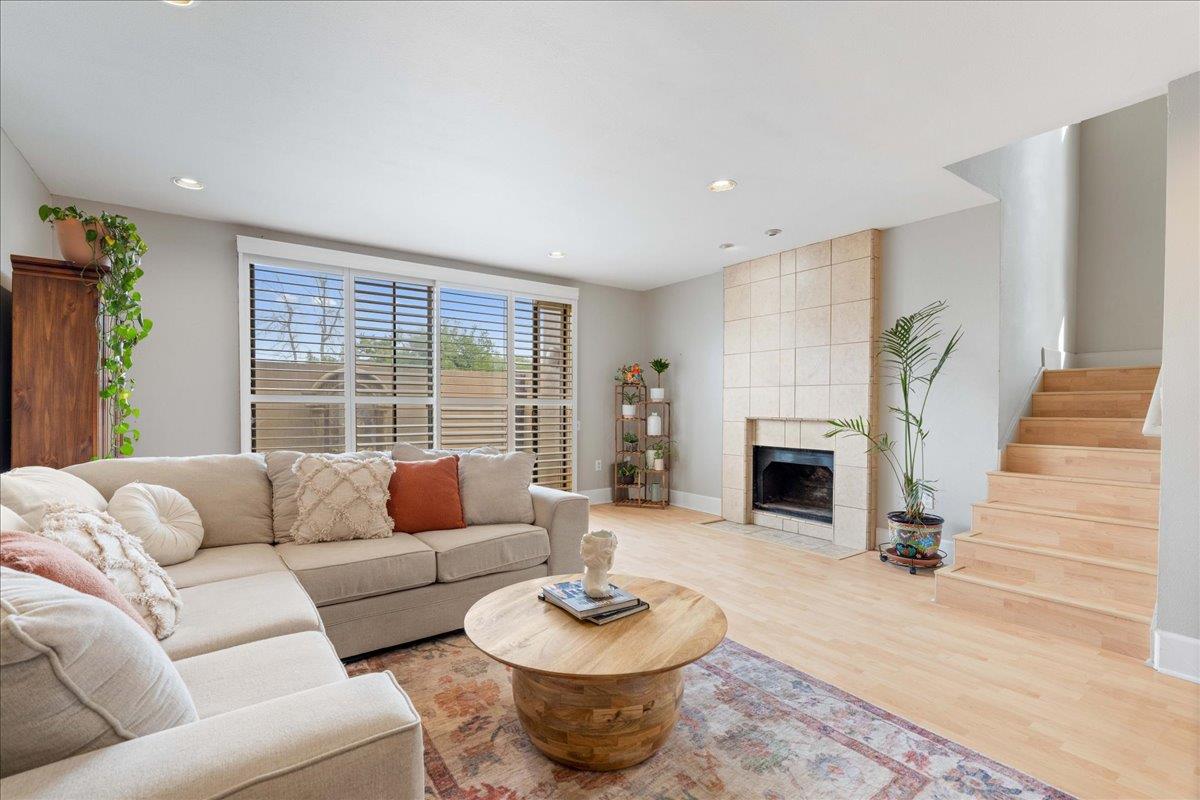 Photo #2: 225067808 Listing 