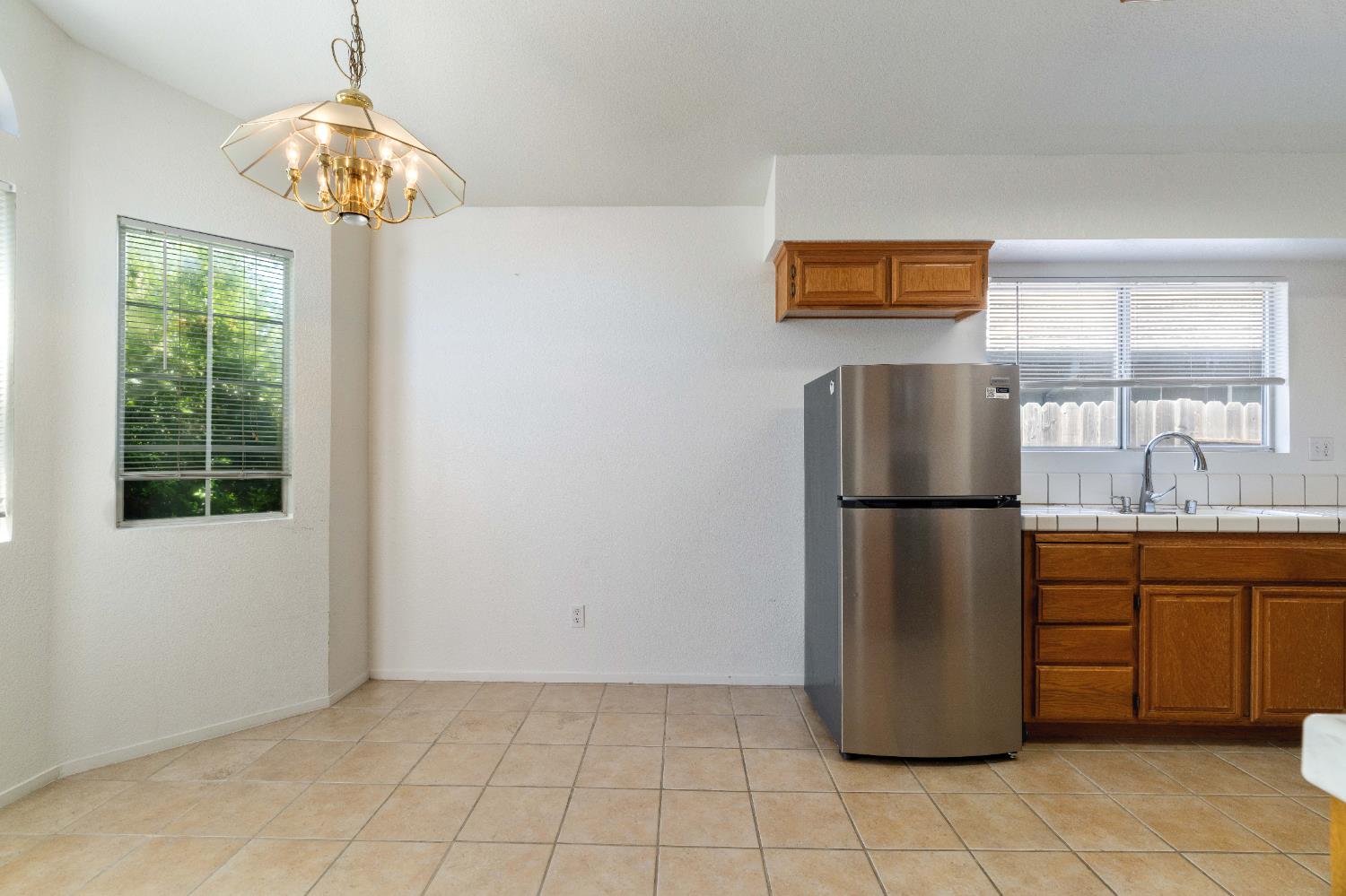 Ariel Court, Elk Grove, California image 3