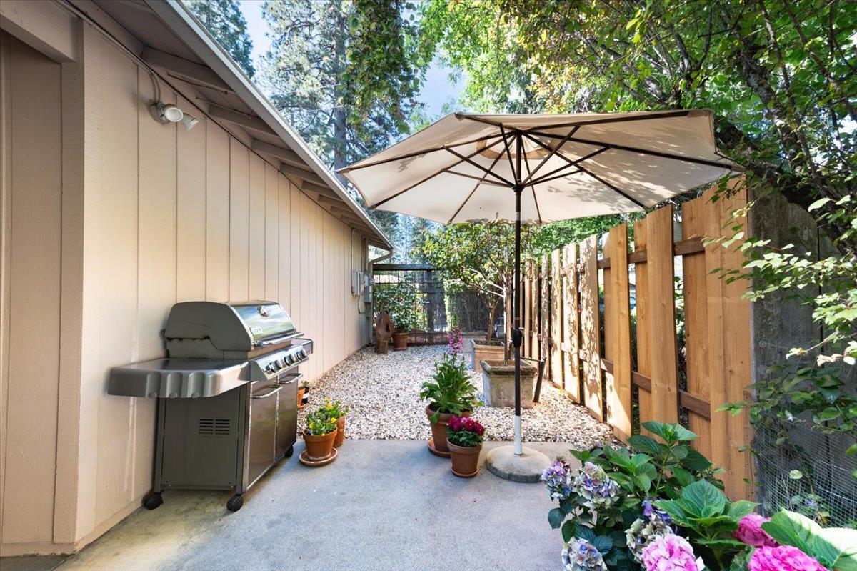 Empire Court, Grass Valley, California image 39