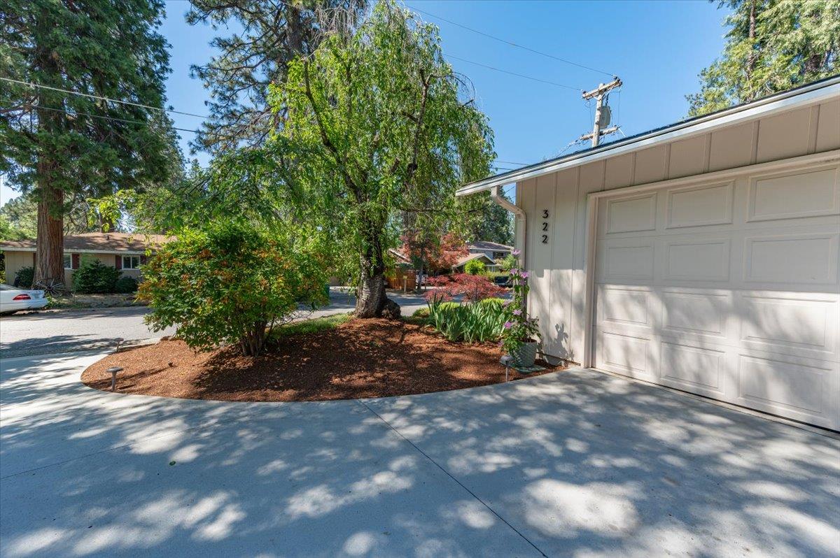 Empire Court, Grass Valley, California image 34