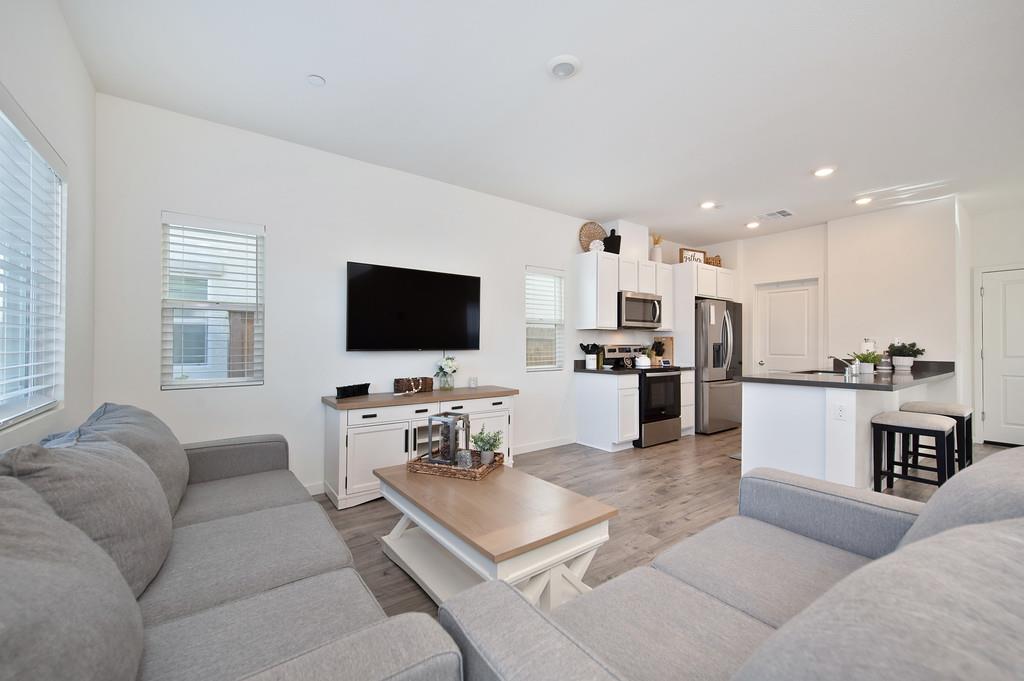 Molino Circle, Roseville, California image 3