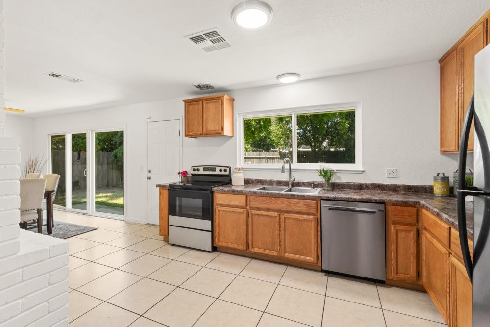 Rumford Avenue, Citrus Heights, California image 14