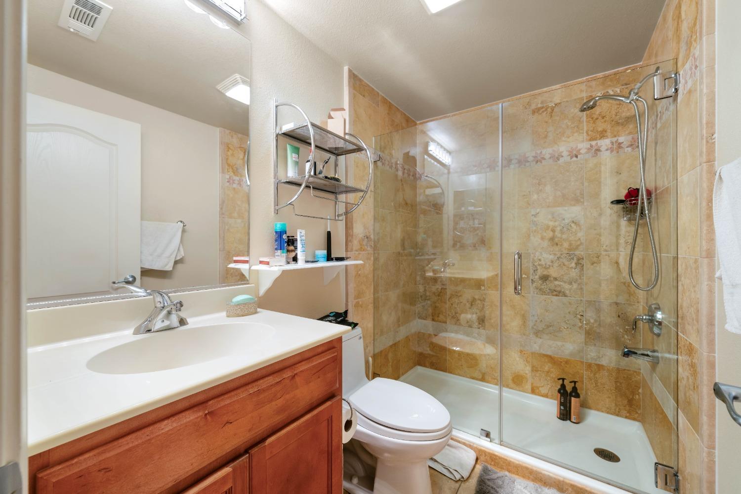 Photo #17: 225068251 Listing: Photo #17