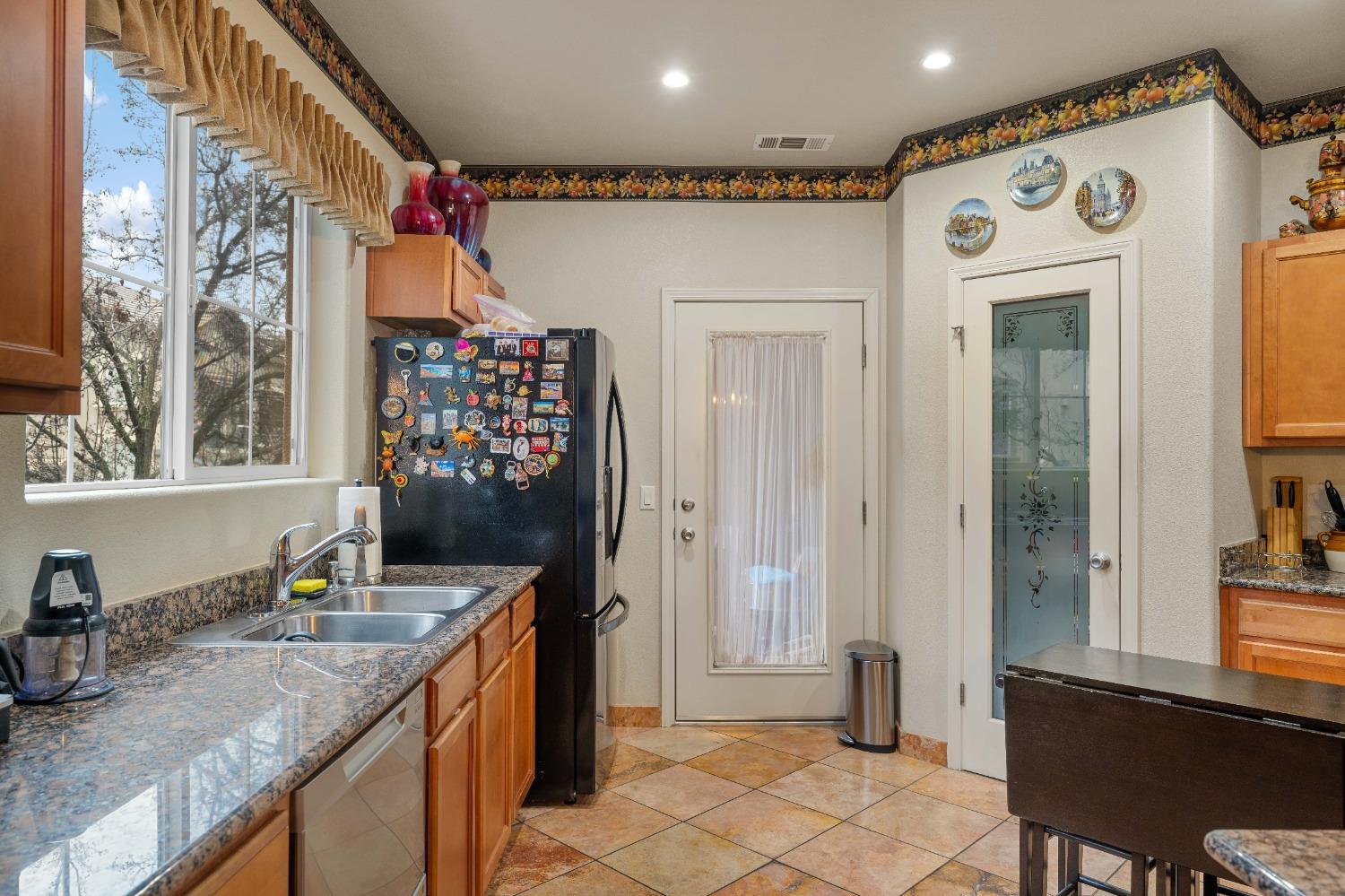 Photo #5: 225068251 Listing: Photo #5