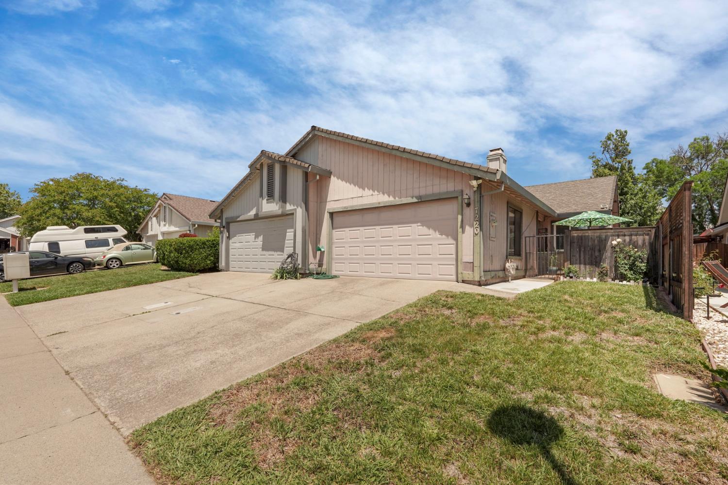 La Luna Court, Citrus Heights, California image 2