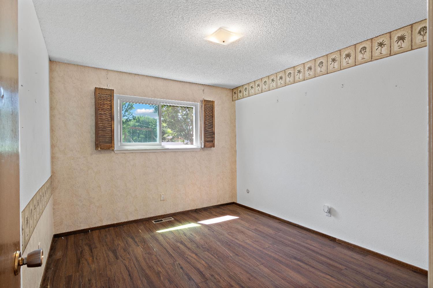 Lisa Court, Modesto, California image 19