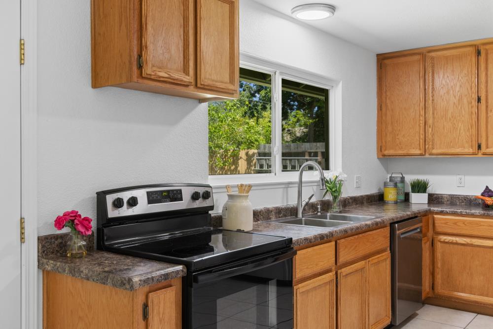 Rumford Avenue, Citrus Heights, California image 17