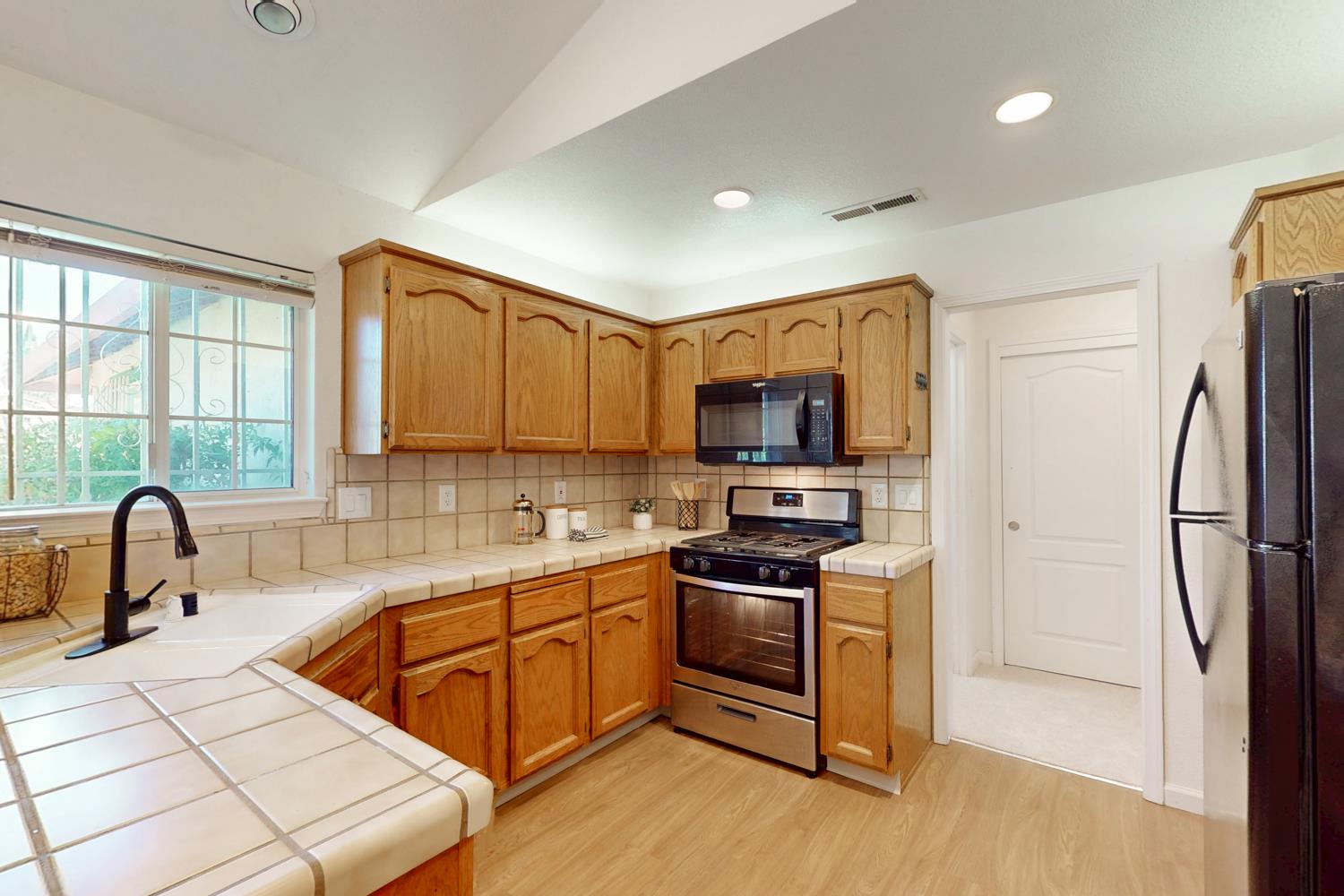 Donald Court, Yuba City, California image 16