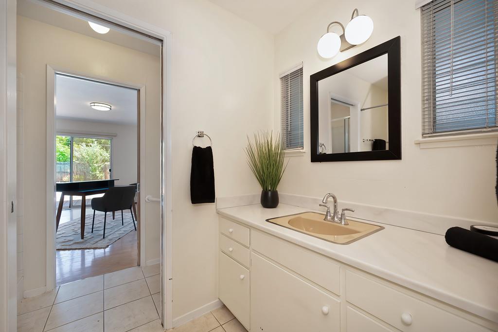 Sycamore Lane, Davis, California image 33