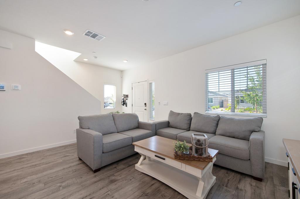 Molino Circle, Roseville, California image 5