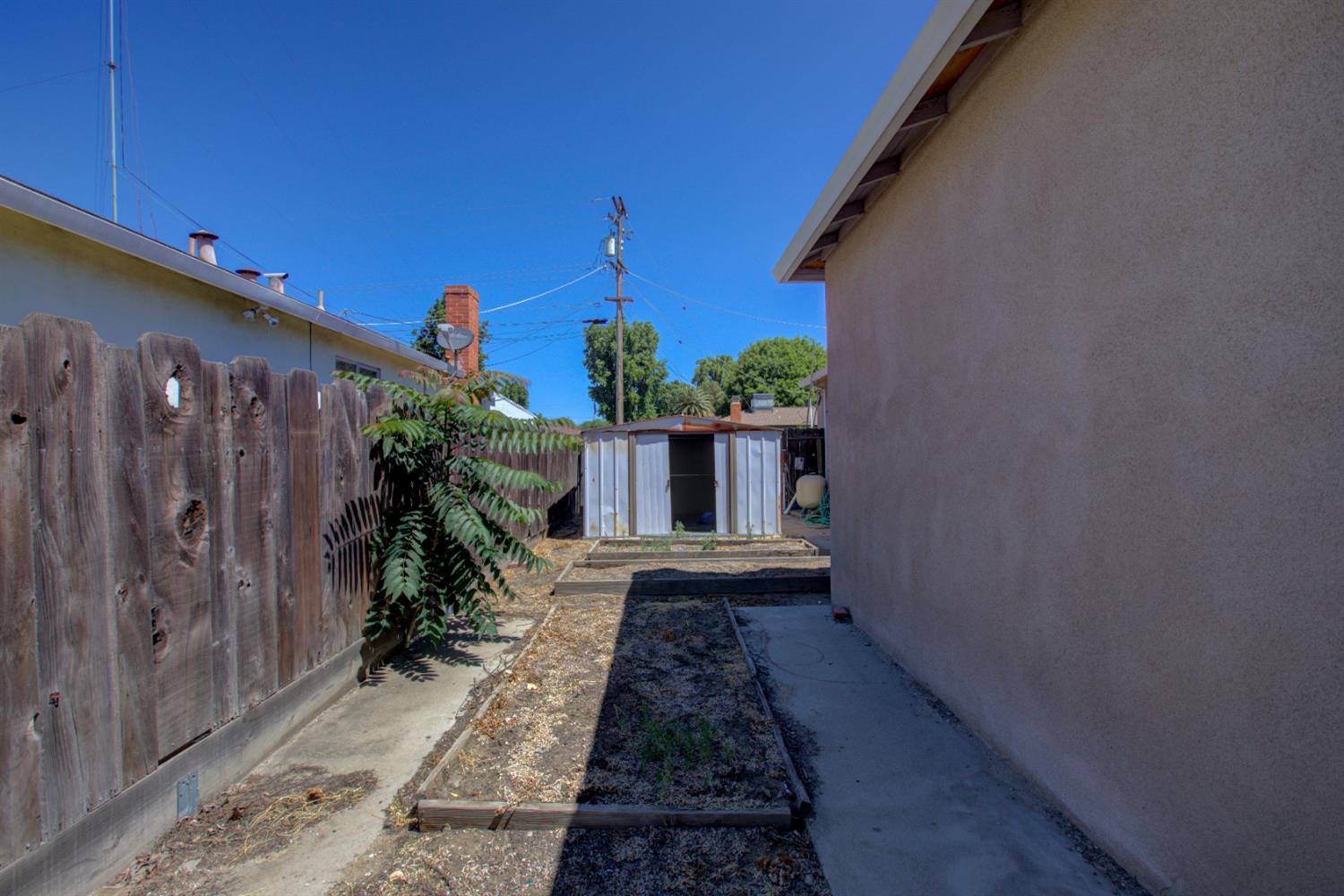 Kingsbury Avenue, Modesto, California image 9