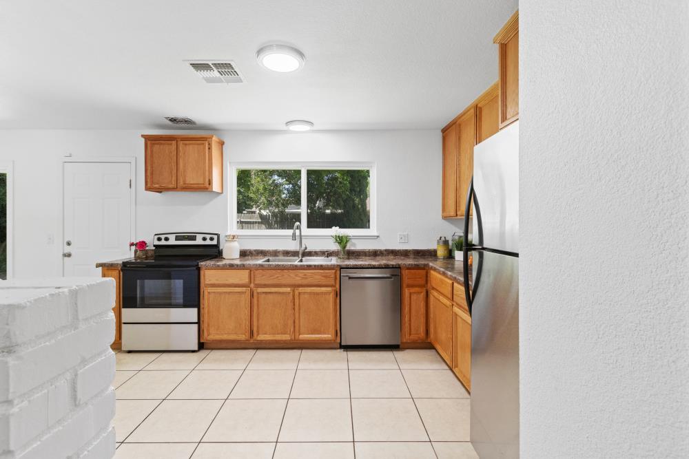 Rumford Avenue, Citrus Heights, California image 13