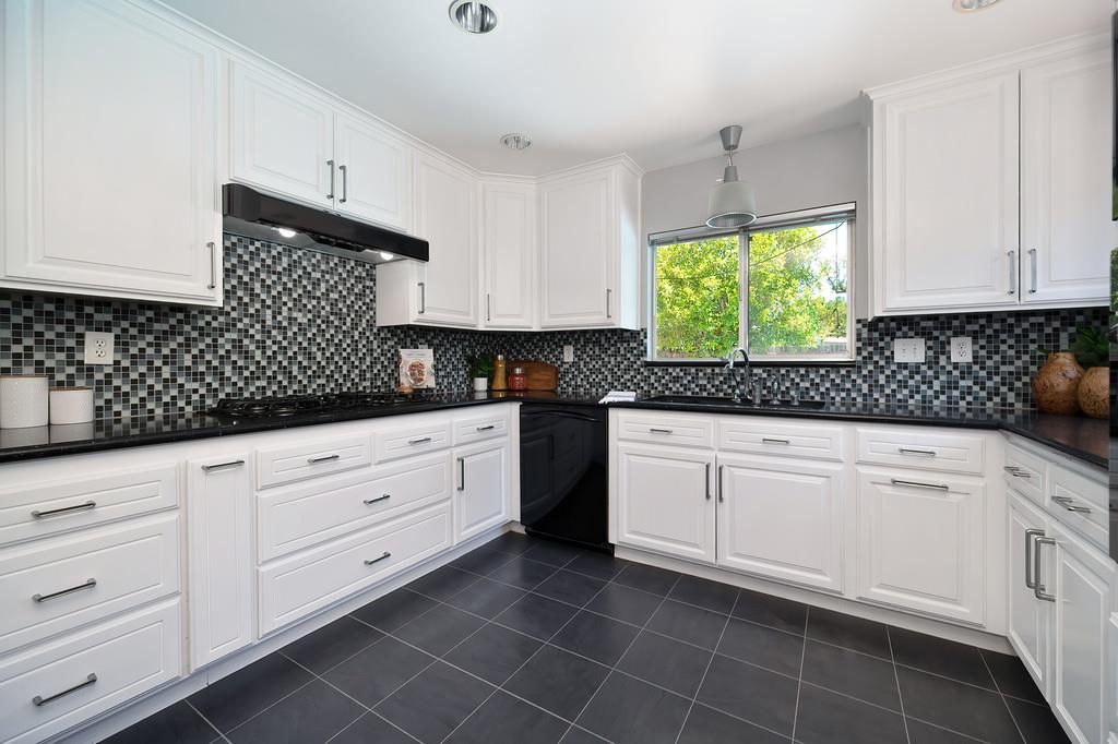 Sycamore Lane, Davis, California image 15