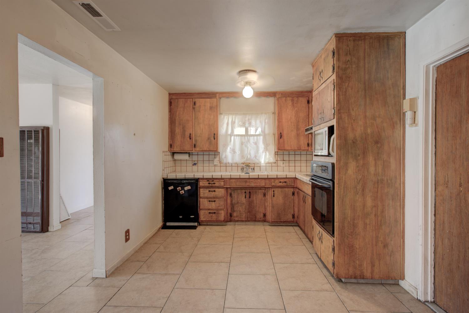 Kingsbury Avenue, Modesto, California image 3