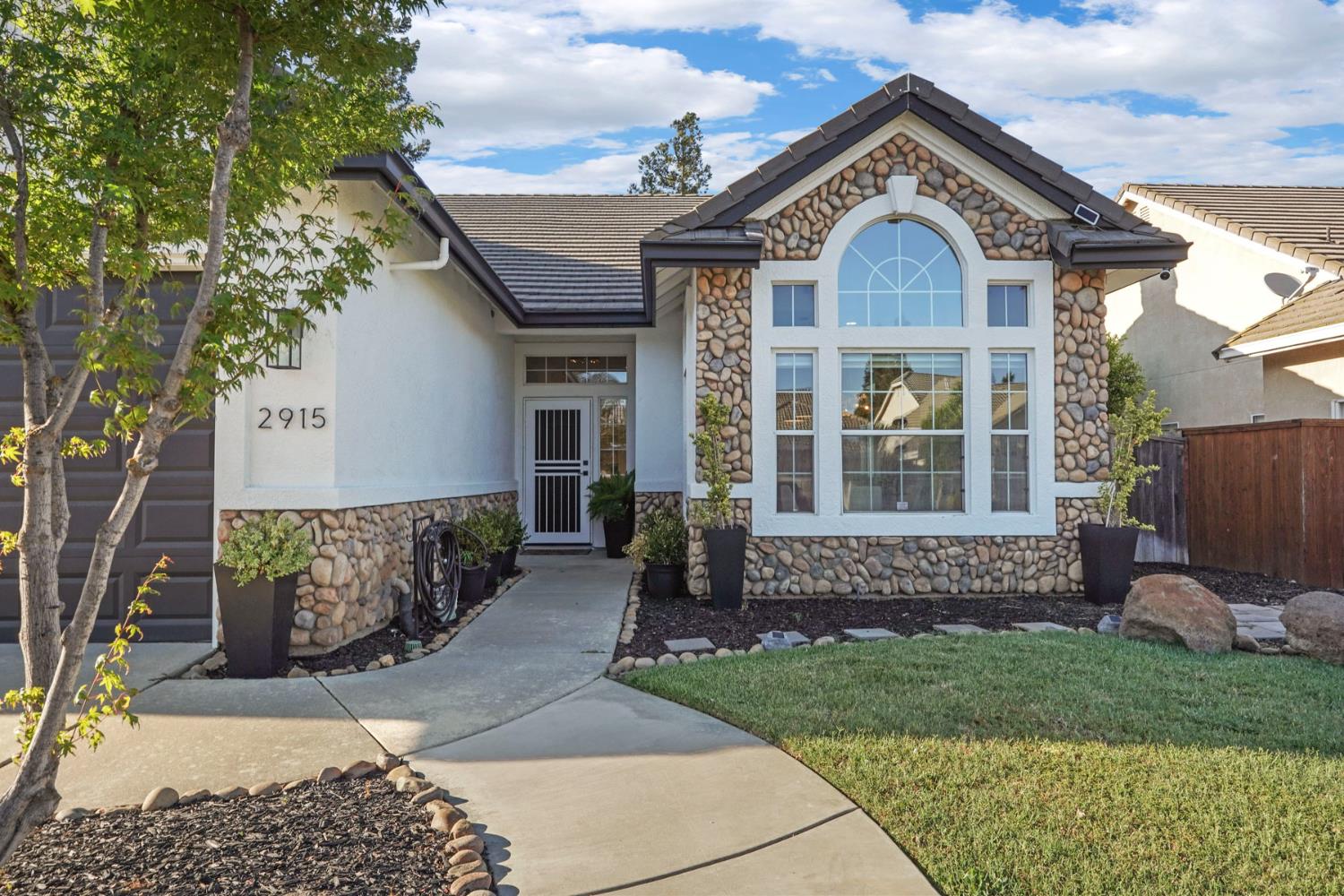 Sweetwood Drive, Lodi, California image 4