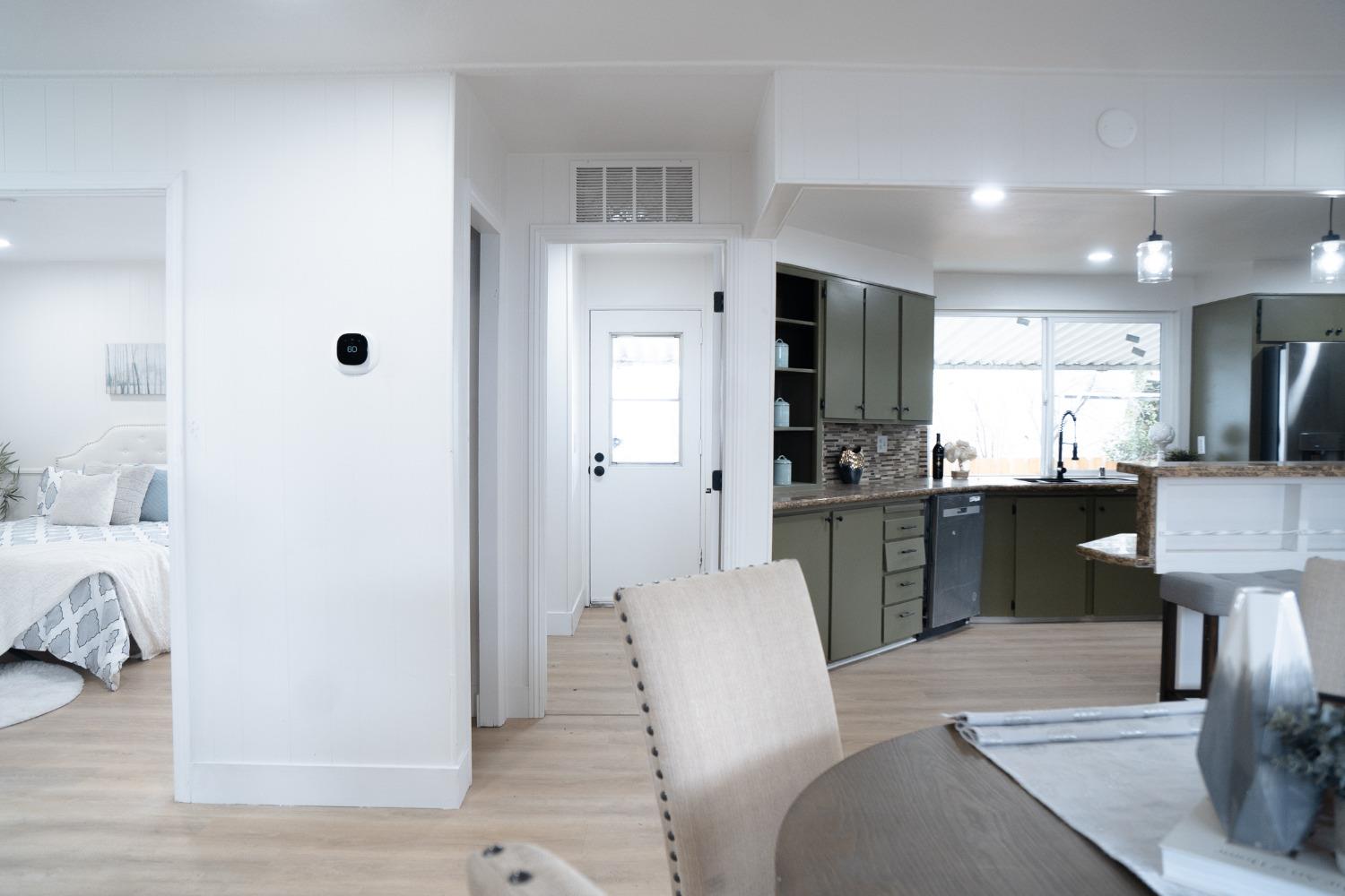 Detail Gallery Image 3 of 25 For 818 Dobrich Cir, Pittsburg,  CA 94565 - 2 Beds | 2 Baths