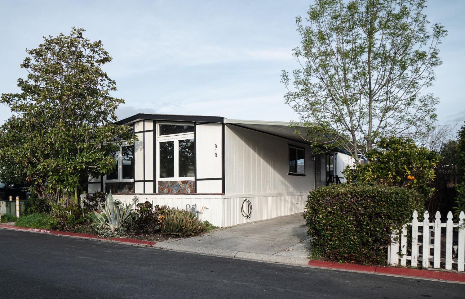 Detail Gallery Image 2 of 25 For 818 Dobrich Cir, Pittsburg,  CA 94565 - 2 Beds | 2 Baths