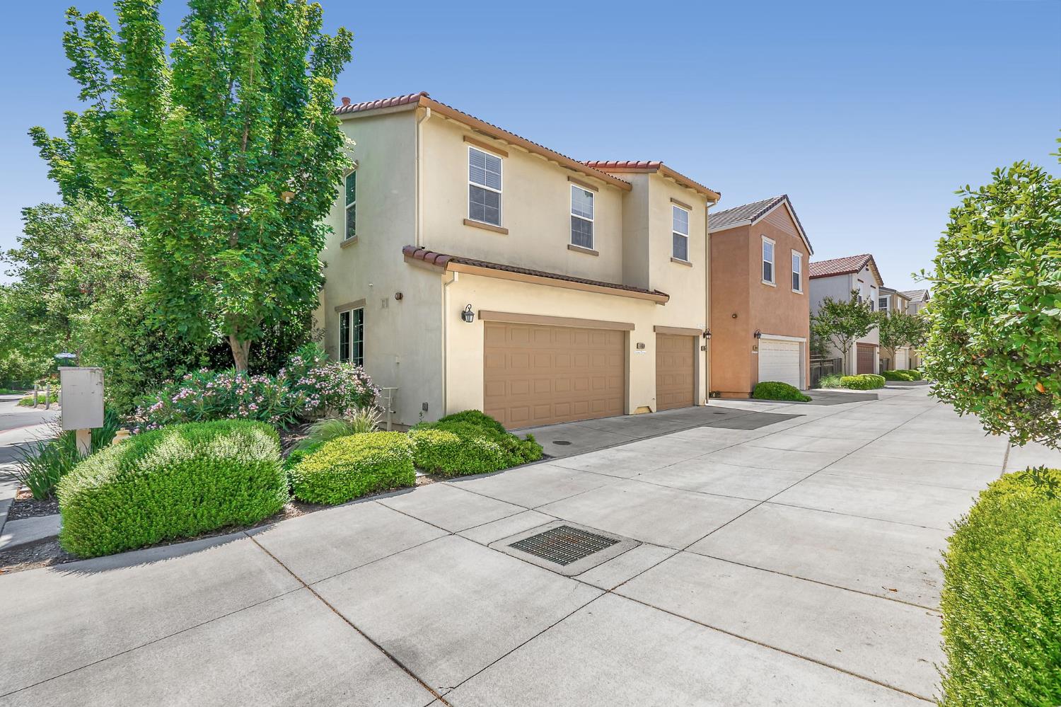 Verona Terrace, Davis, California image 26