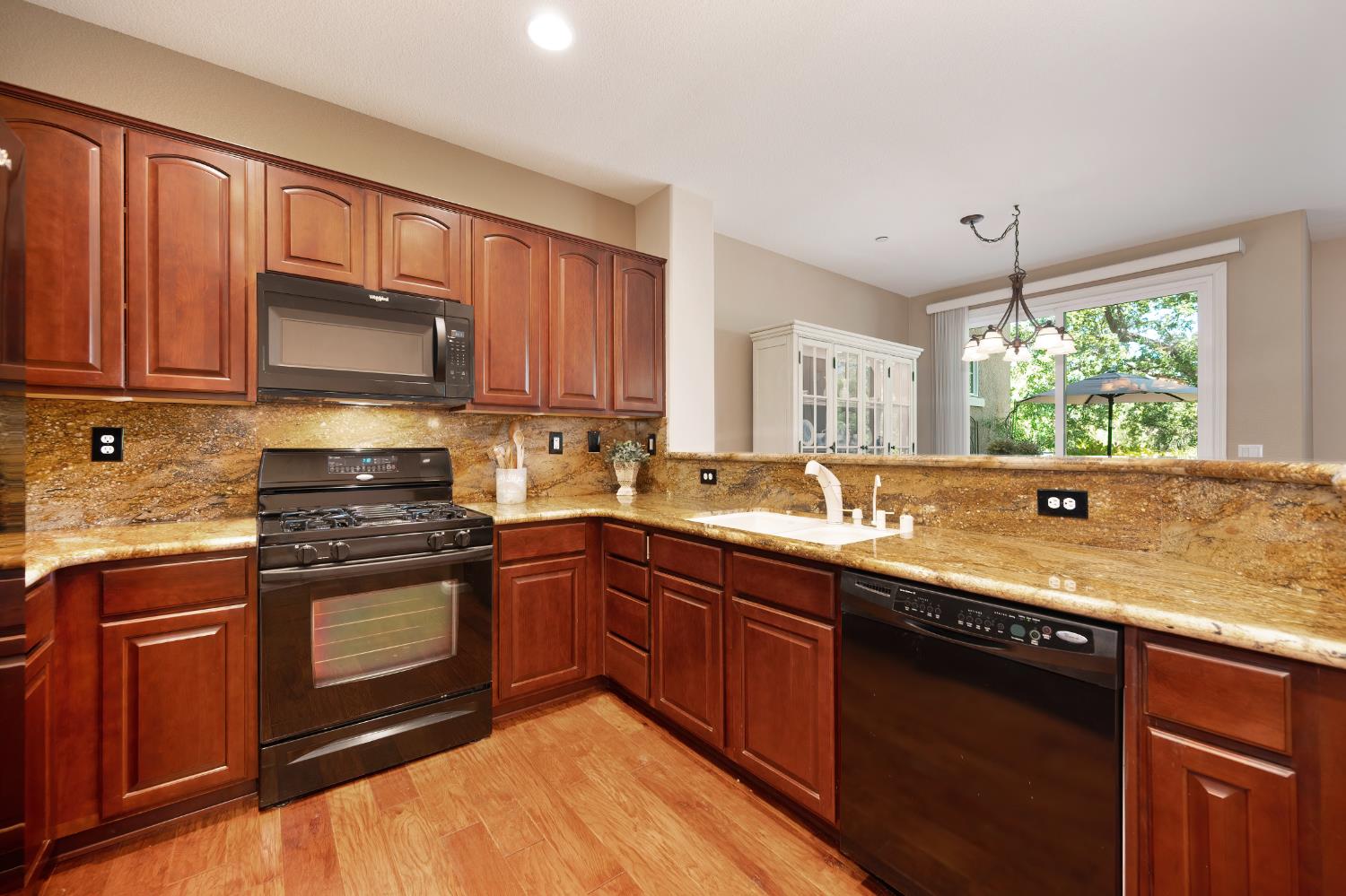 Photo #14: 225067967 Listing: Photo #14